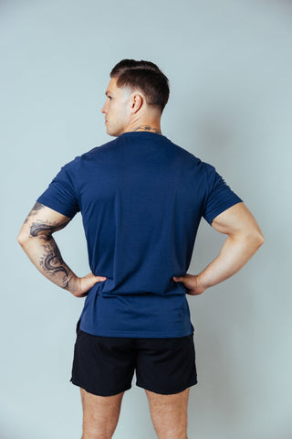 Der leichte, flexible Stoff passt sich deinen Bewegungen perfekt an und gibt dir volle Freiheit bei jedem Workout.