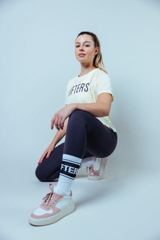 Athletin ist 1,62m und trägt Größe XS. 