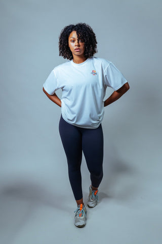 Athletin ist 1,76m und trägt die Größe M.