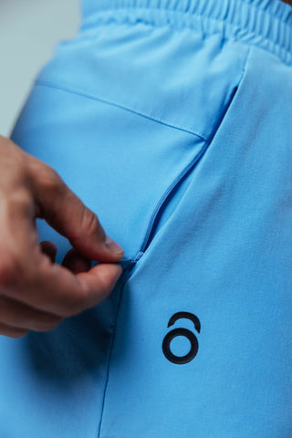 Versteckte Zipper-Taschen auf beiden Seiten, damit deine Essentials sicher verstaut bleiben.